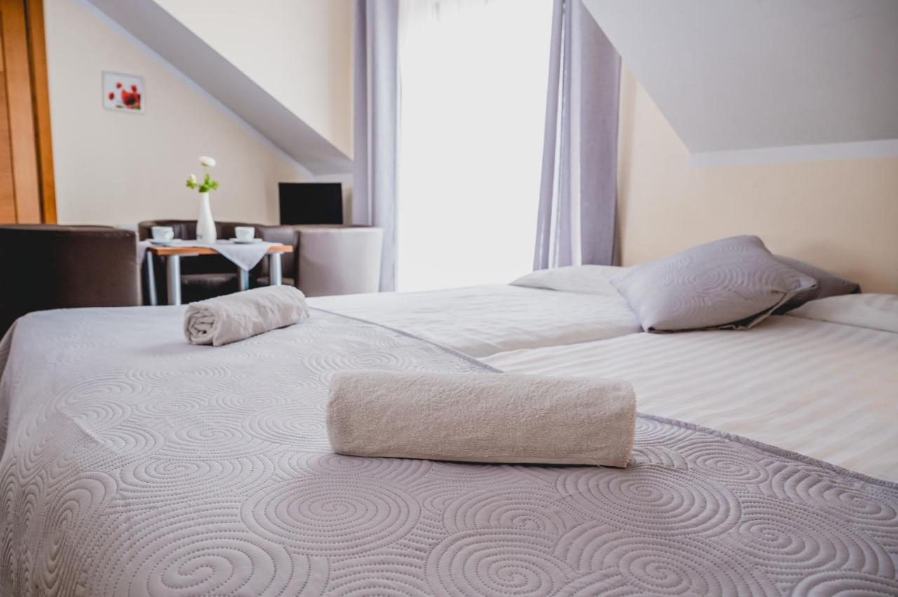 Hotel Nad Morzem- Art-Pension Świerzno Buitenkant foto