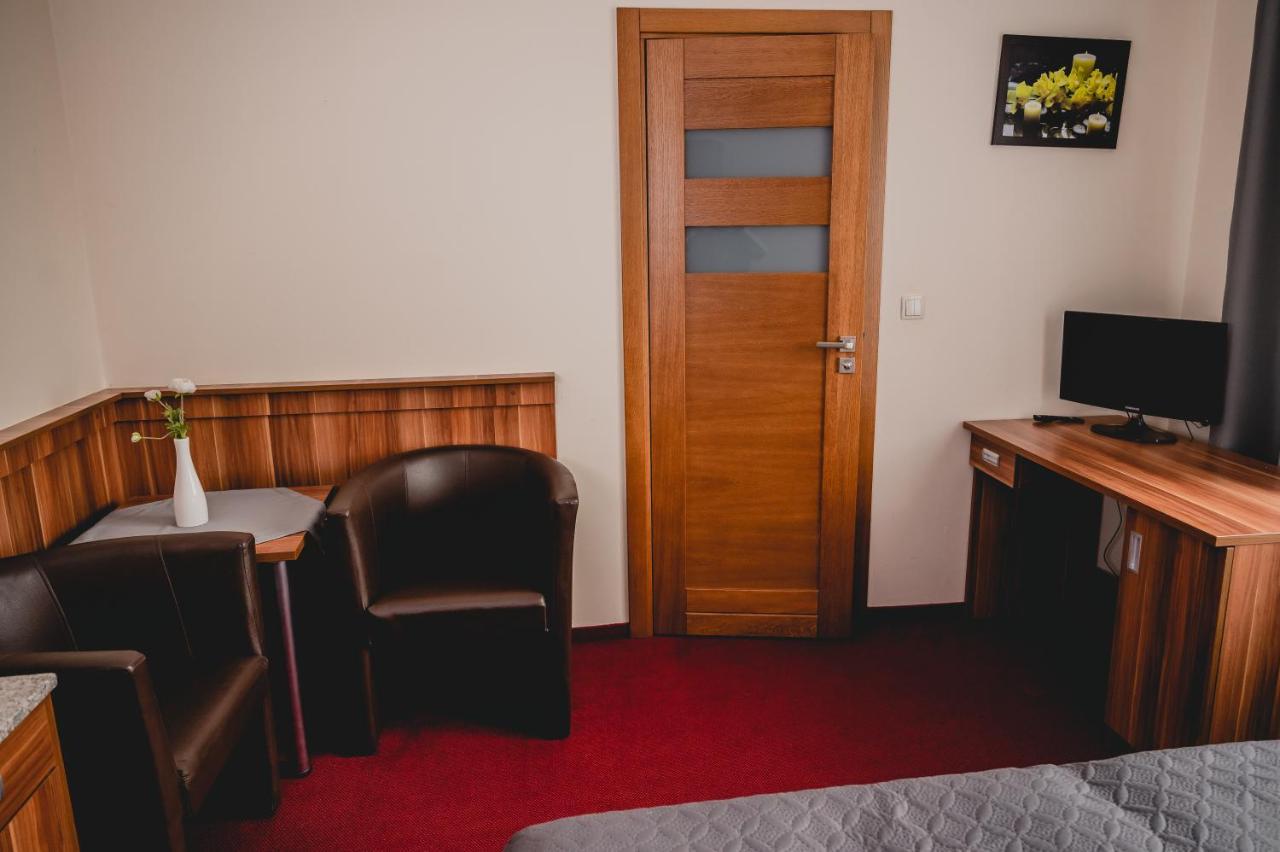 Hotel Nad Morzem- Art-Pension Świerzno Buitenkant foto