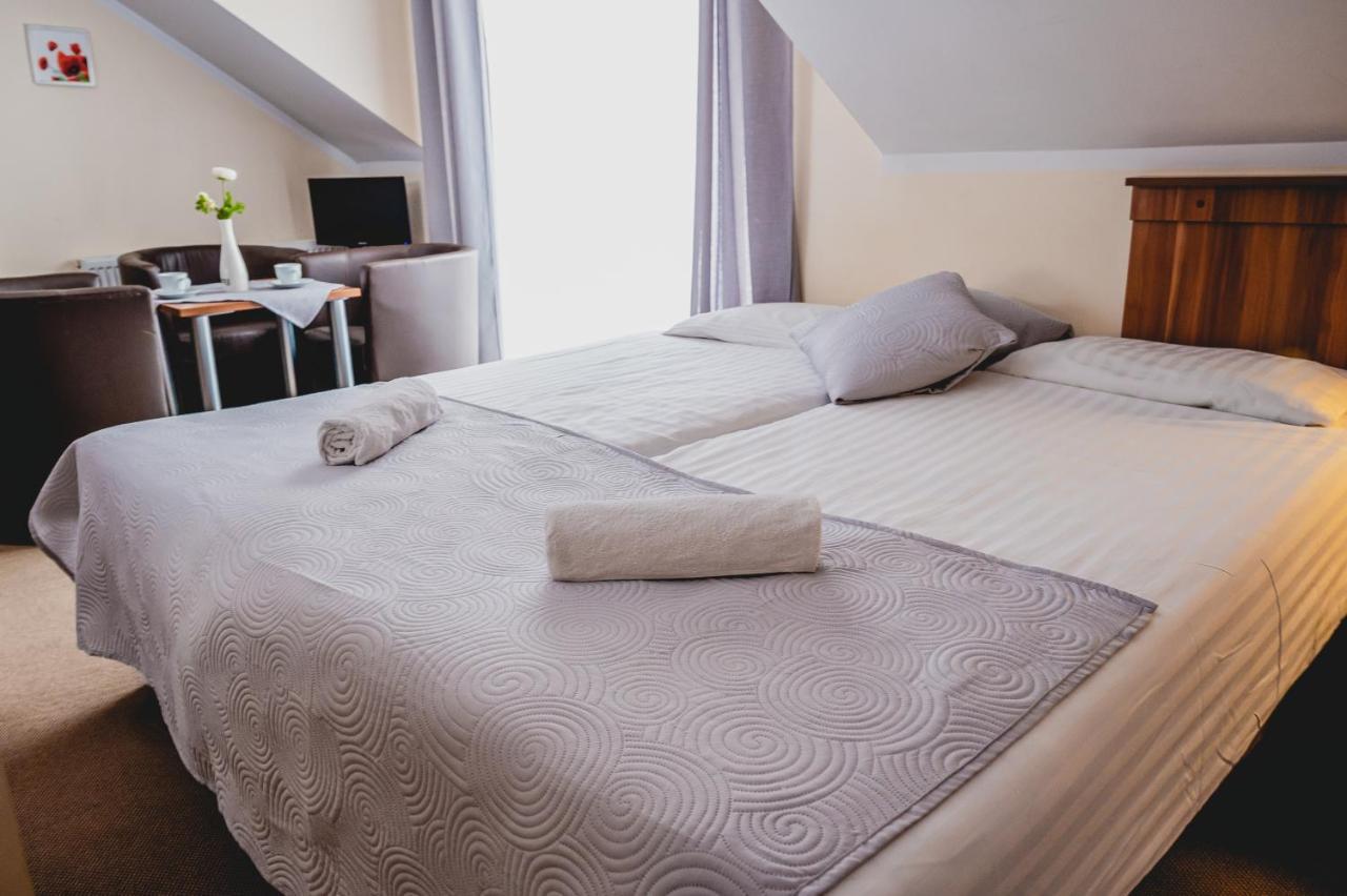 Hotel Nad Morzem- Art-Pension Świerzno Buitenkant foto