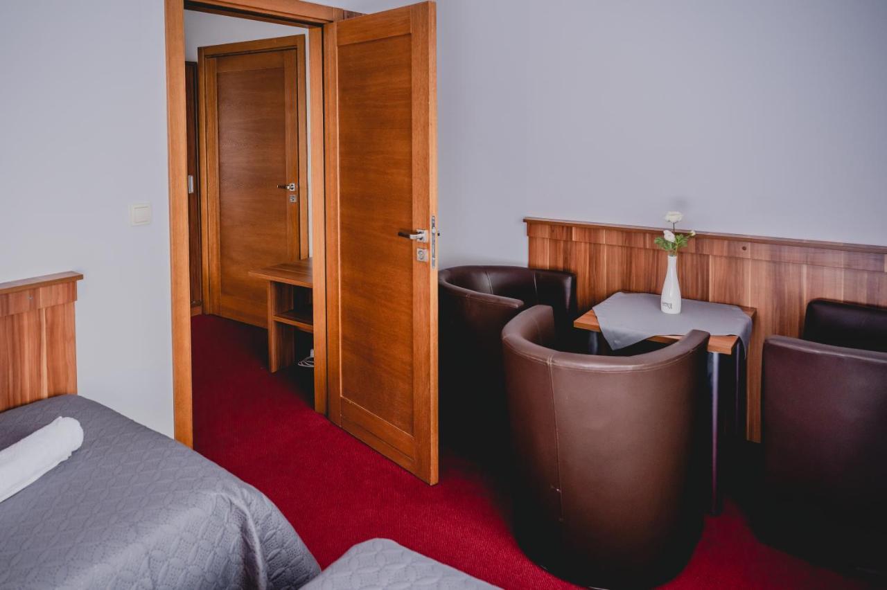 Hotel Nad Morzem- Art-Pension Świerzno Buitenkant foto