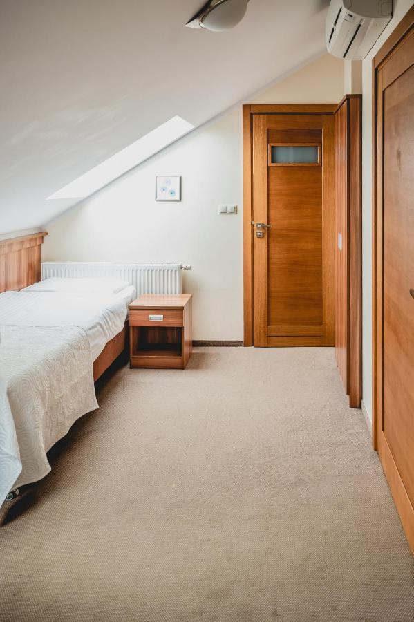 Hotel Nad Morzem- Art-Pension Świerzno Buitenkant foto