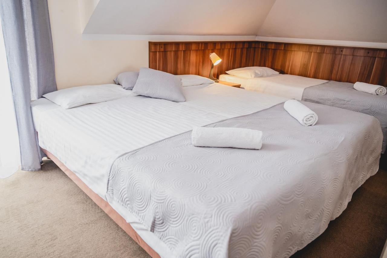 Hotel Nad Morzem- Art-Pension Świerzno Buitenkant foto