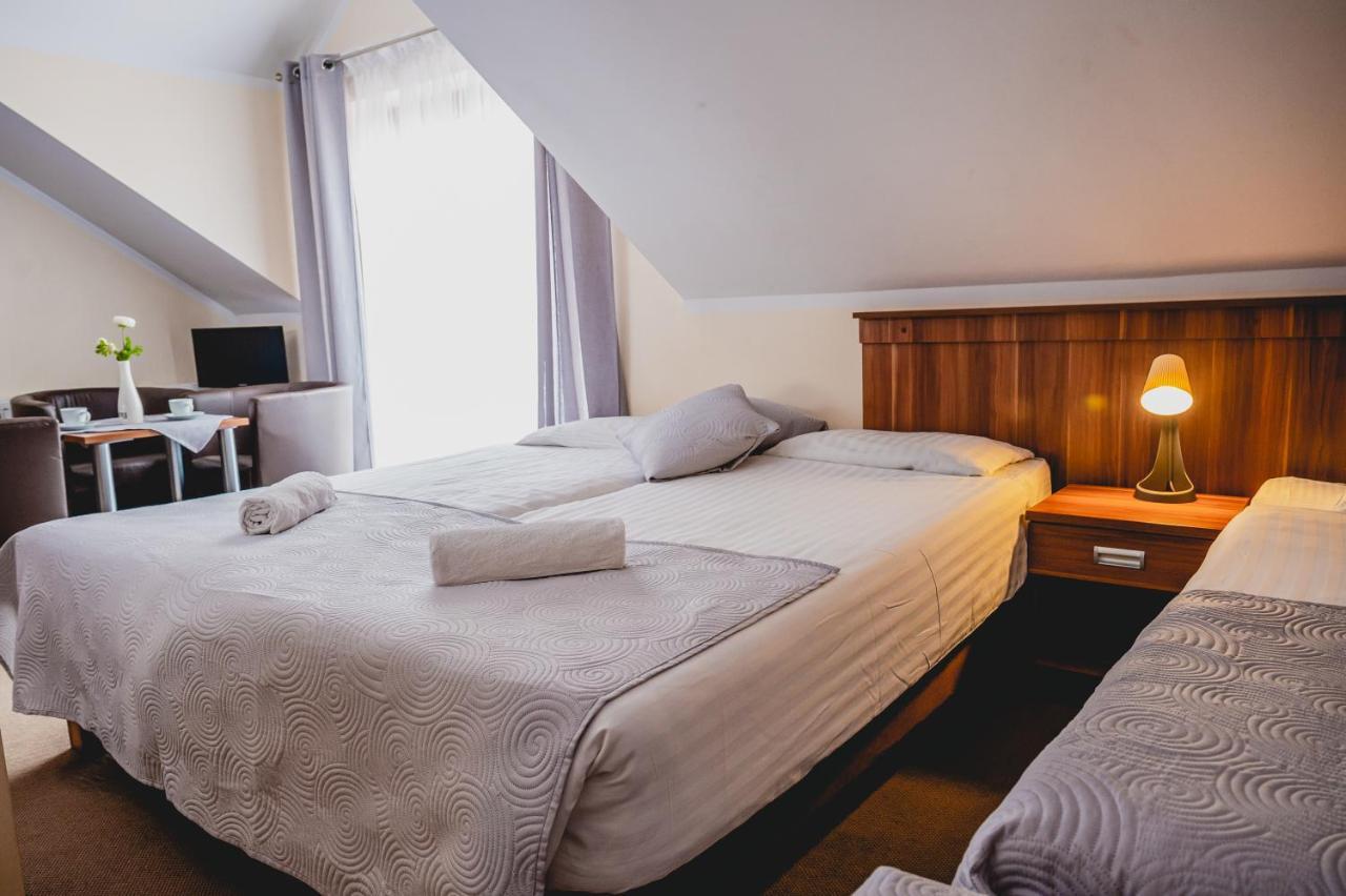 Hotel Nad Morzem- Art-Pension Świerzno Buitenkant foto