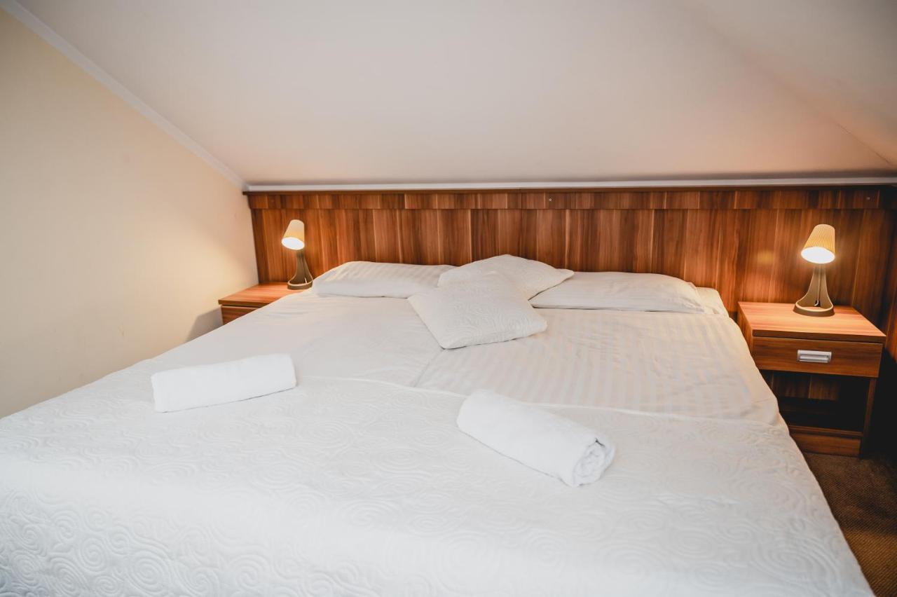 Hotel Nad Morzem- Art-Pension Świerzno Buitenkant foto