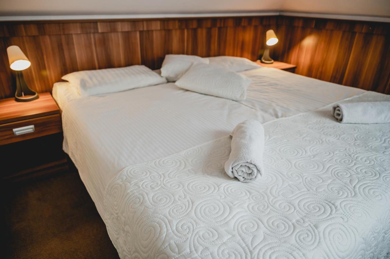 Hotel Nad Morzem- Art-Pension Świerzno Buitenkant foto